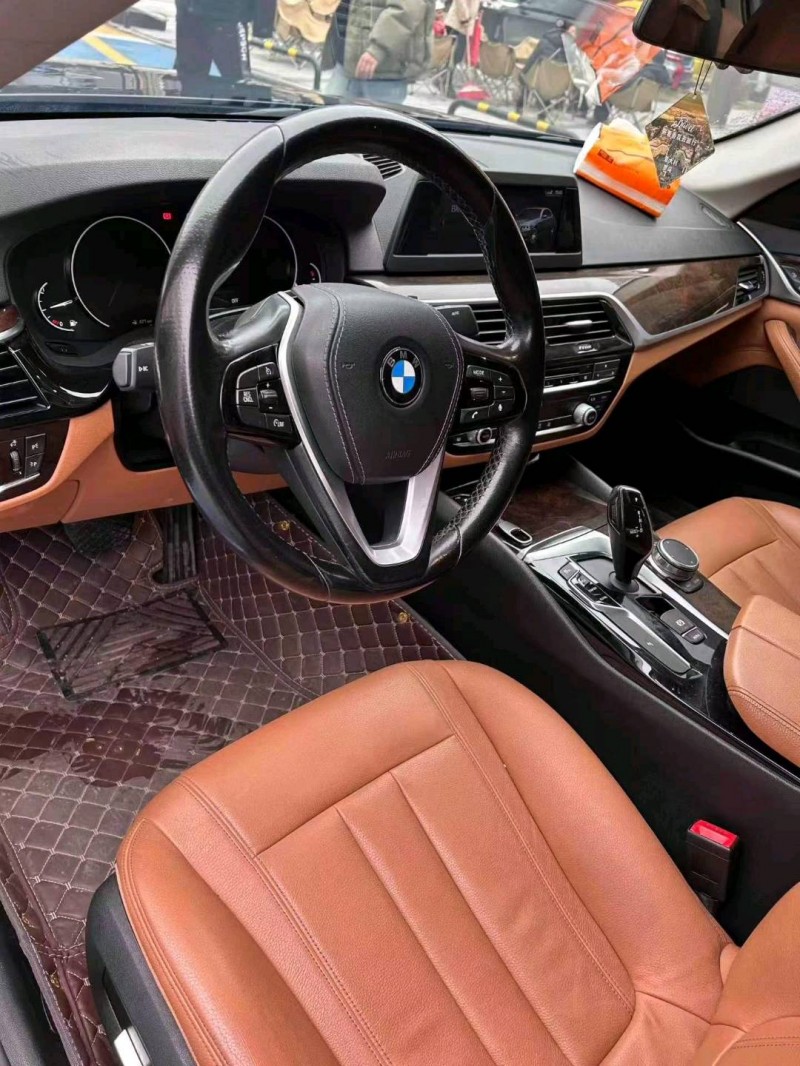 广州17年宝马5系3