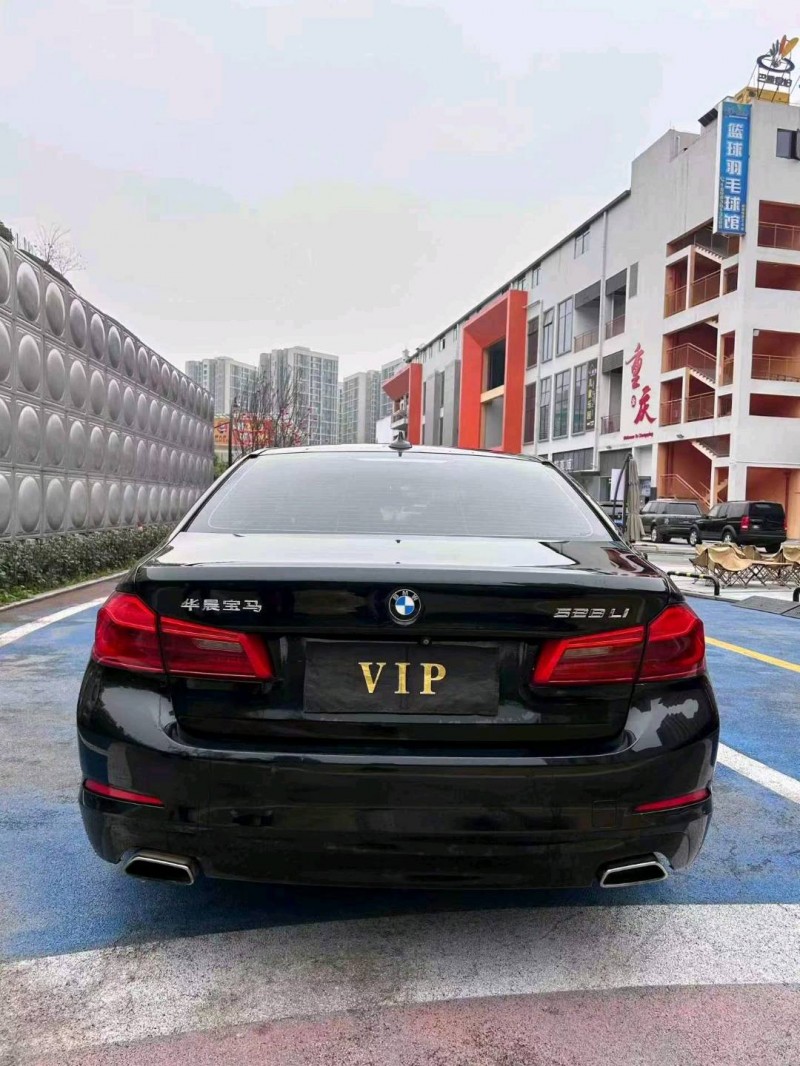 广州17年宝马5系8