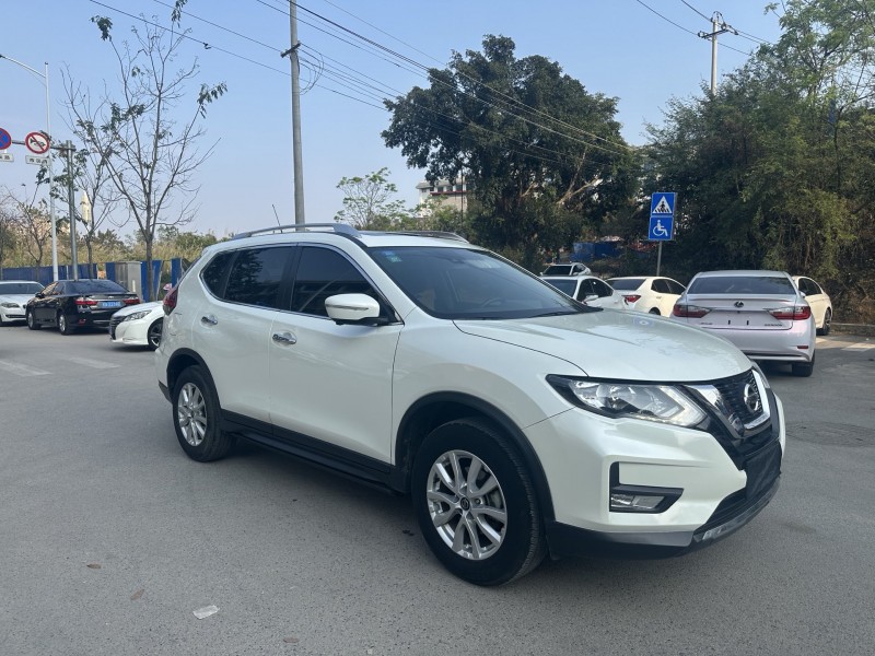 南宁19年日产奇骏2