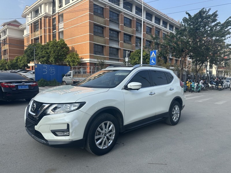 南宁19年日产奇骏4