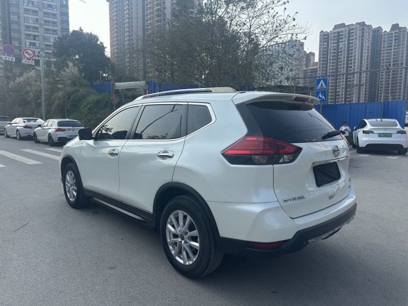 南宁19年日产奇骏5