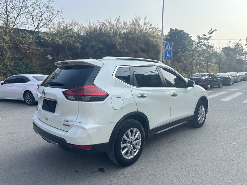 南宁19年日产奇骏6