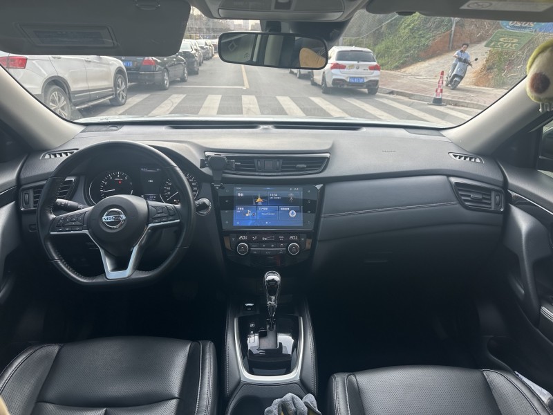 南宁19年日产奇骏7