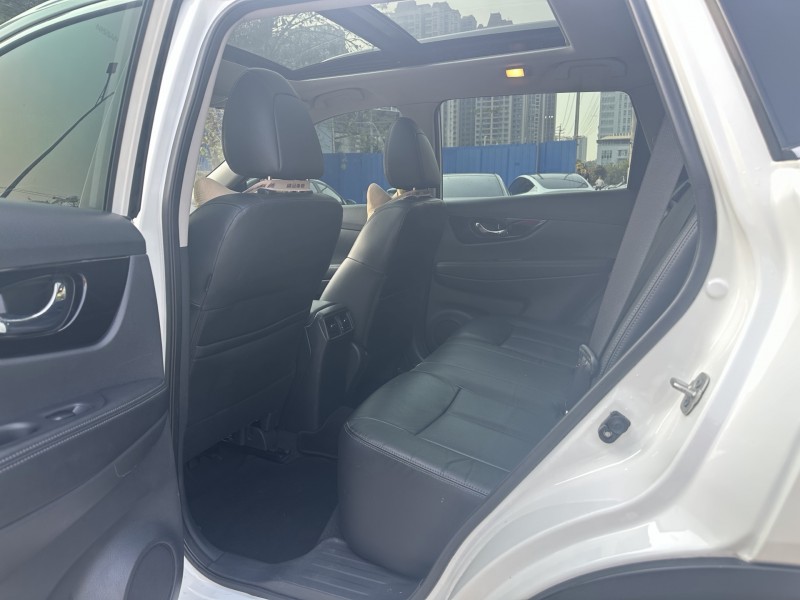 南宁19年日产奇骏8