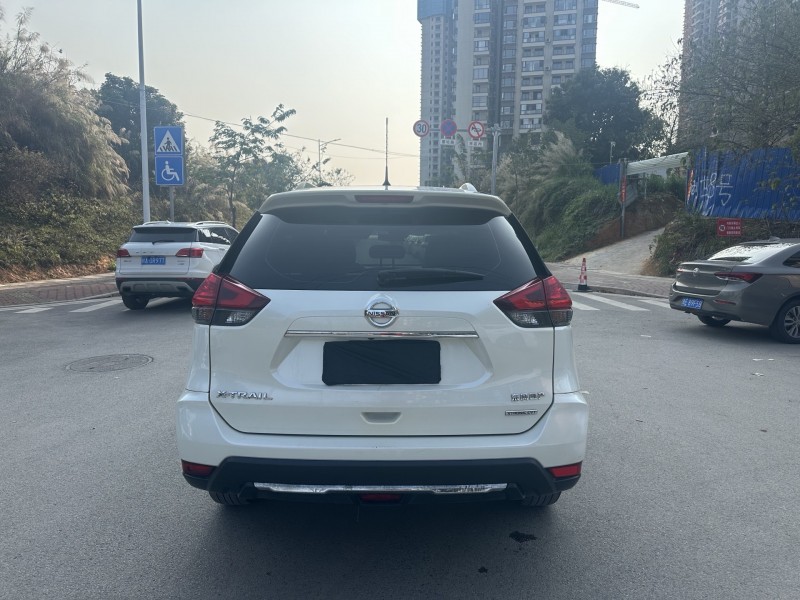 南宁19年日产奇骏9