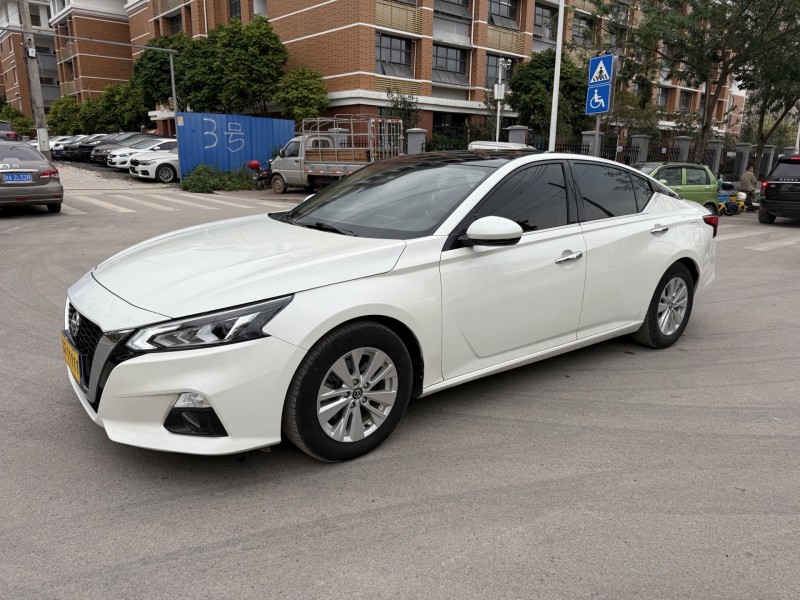 南宁20年日产天籁3