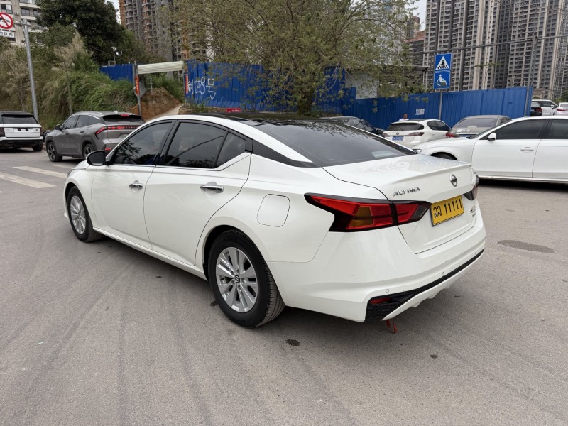 南宁20年日产天籁5