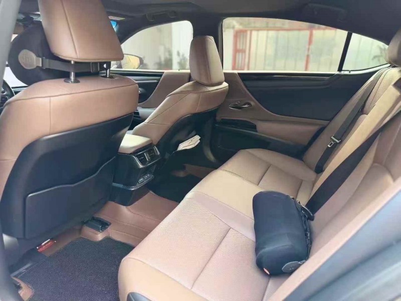 广州24年雷克萨斯ES7