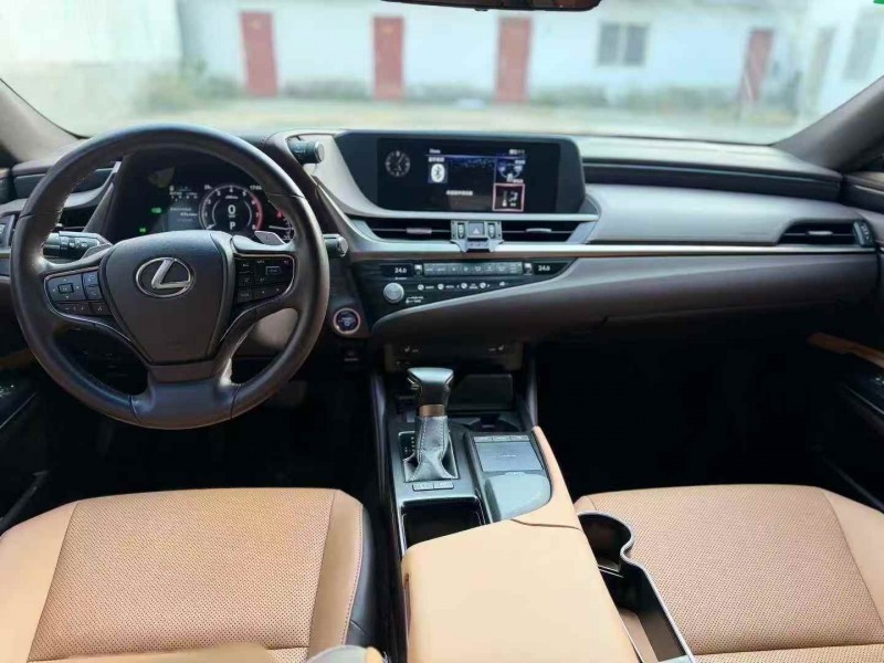 广州21年雷克萨斯ES5