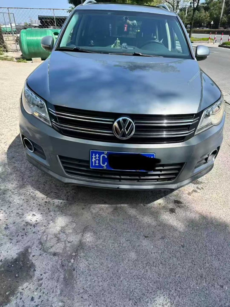 南宁12年大众途观1