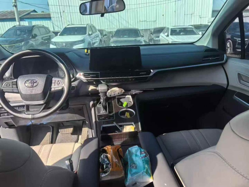 焦作24年丰田塞纳4