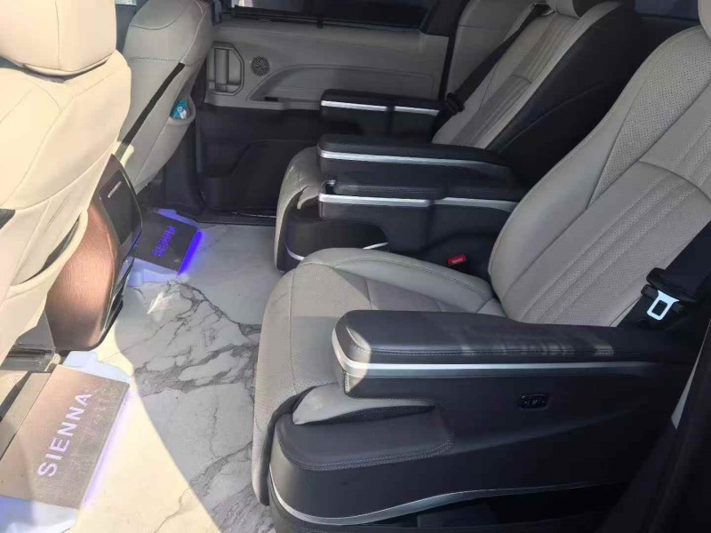 焦作24年丰田塞纳5