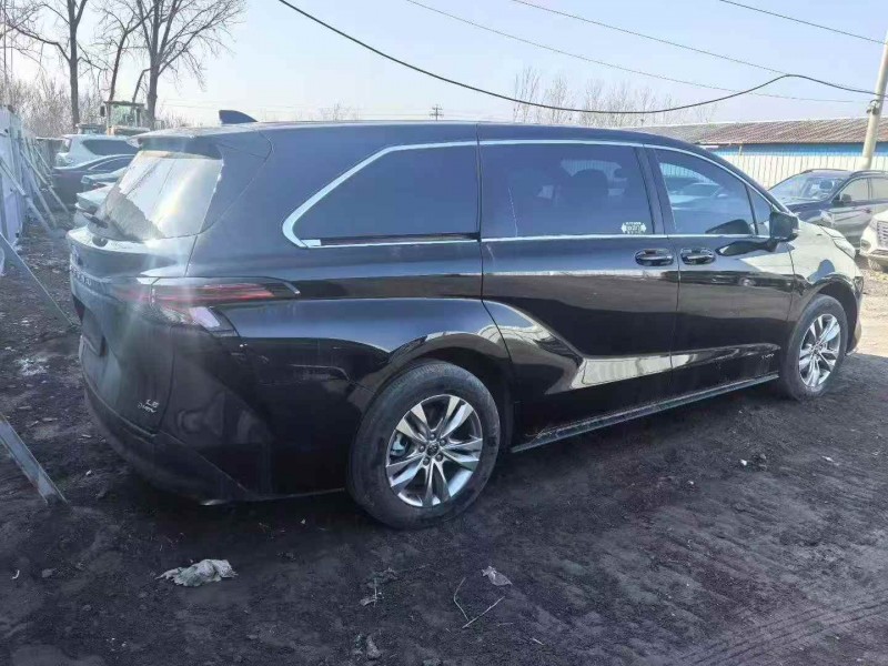 焦作24年丰田塞纳8