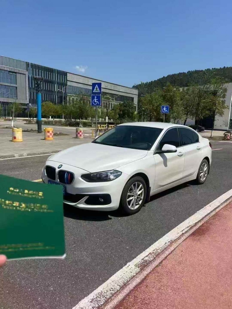 北海17年宝马1系2