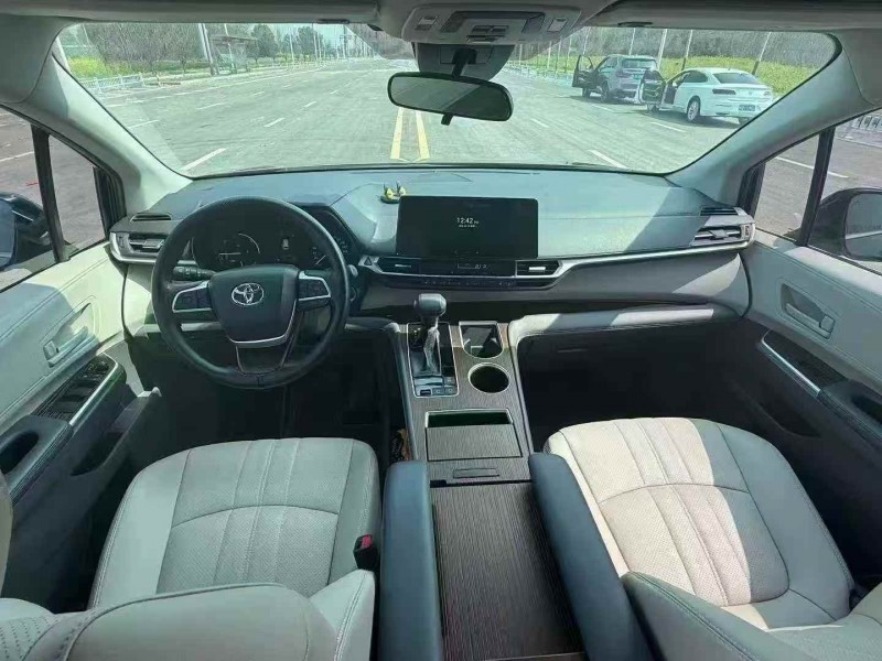 咸阳24年丰田塞纳5