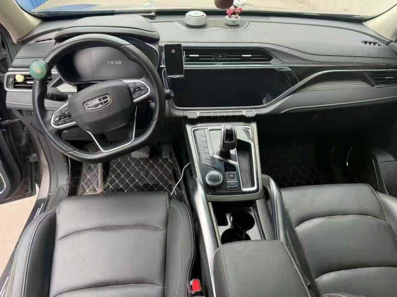 东营21年吉利博越5