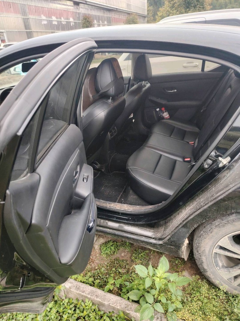 桂林20年日产轩逸3