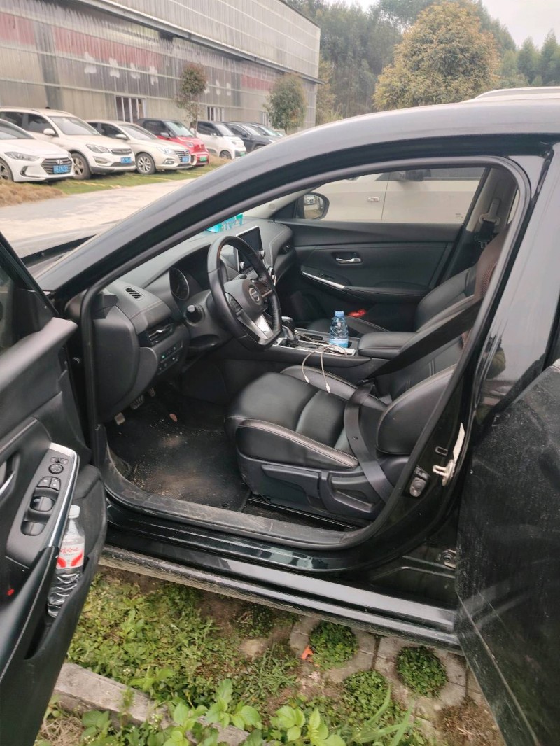 桂林20年日产轩逸5