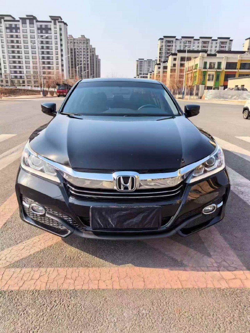 秦皇岛18年本田雅阁1