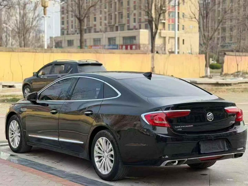 济宁18年别克君越7