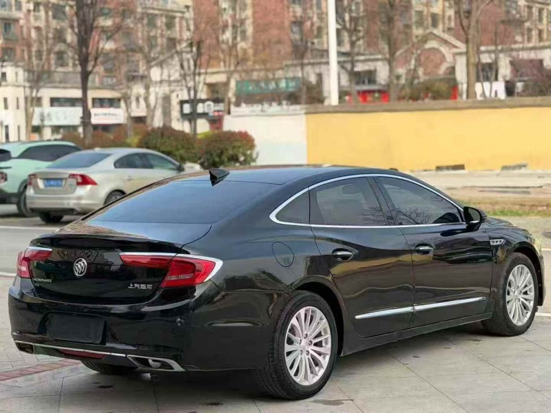 济宁18年别克君越8