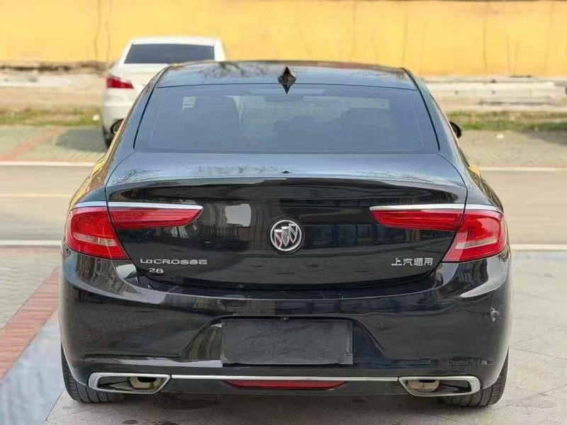 济宁18年别克君越9