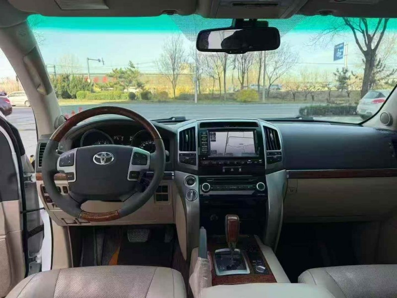 青岛19年丰田兰德酷路泽5