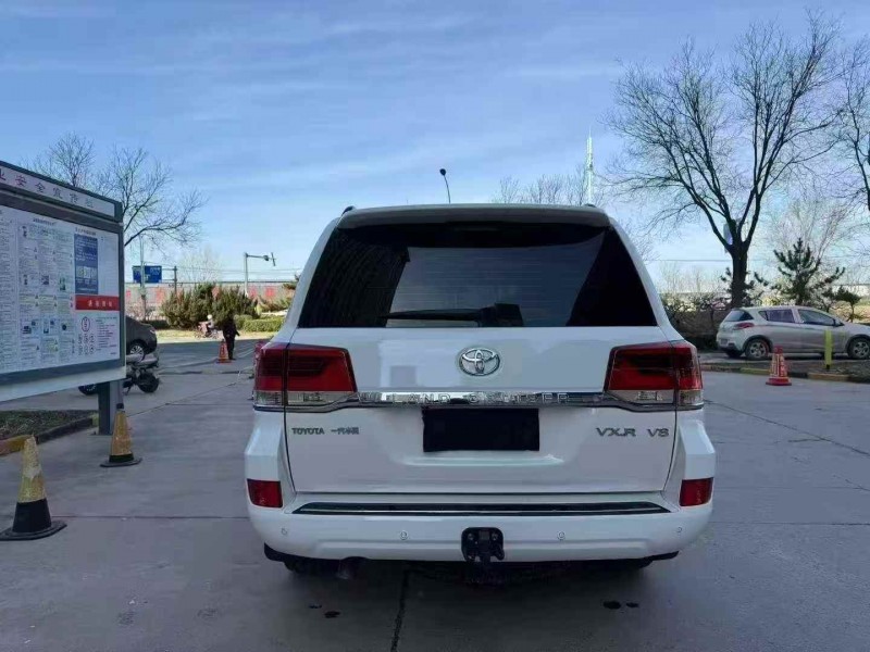 青岛19年丰田兰德酷路泽7