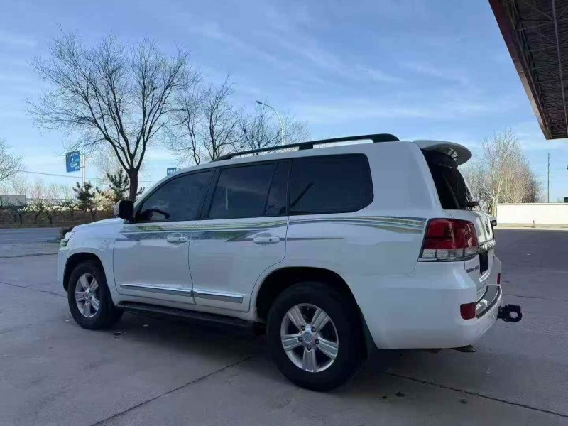 青岛19年丰田兰德酷路泽8