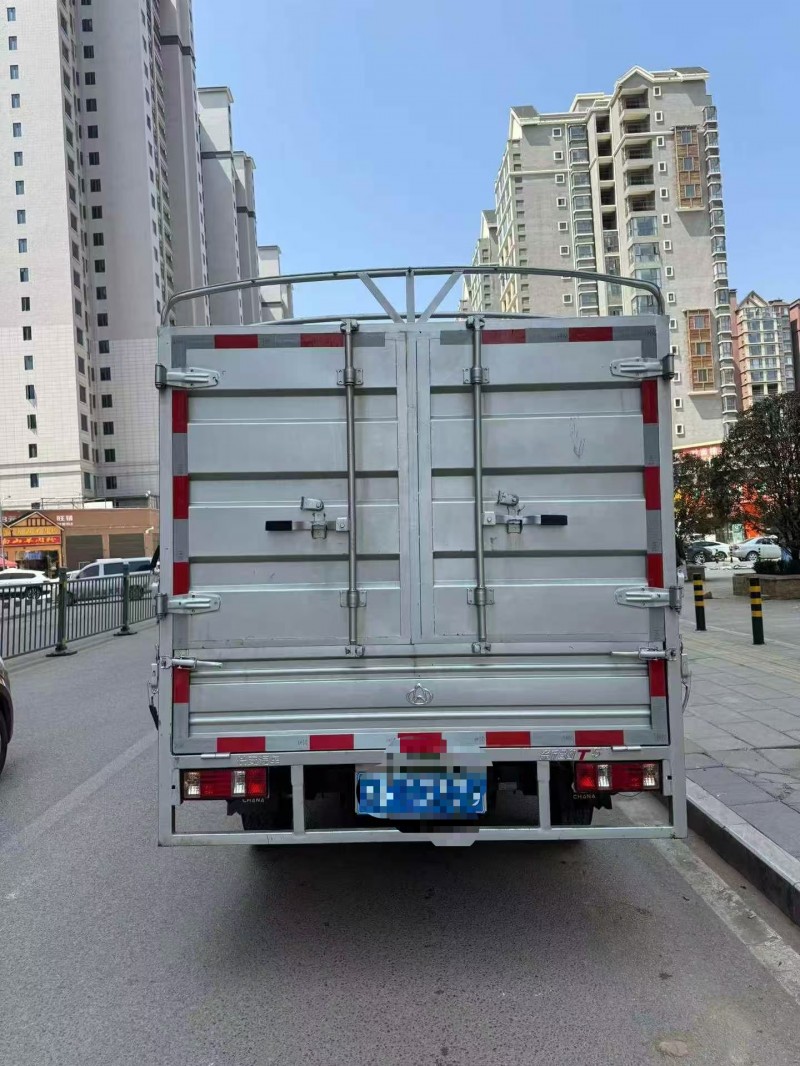 黔东南25年长安汽车新豹8