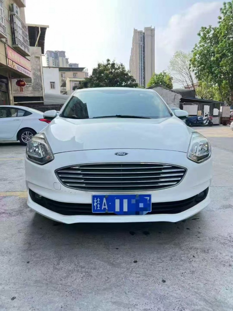 桂林19年福特福睿斯1