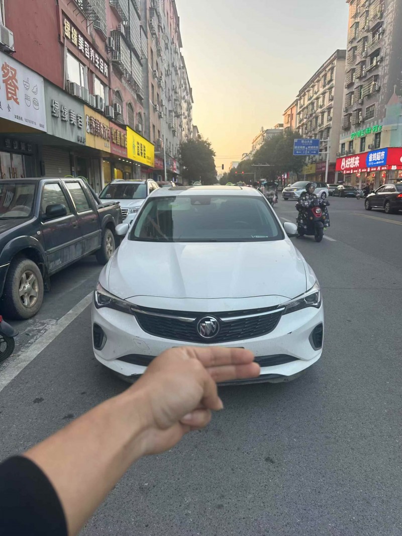 新余21年别克英朗1