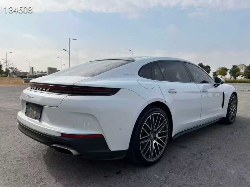 盐城25年保时捷帕拉梅拉6