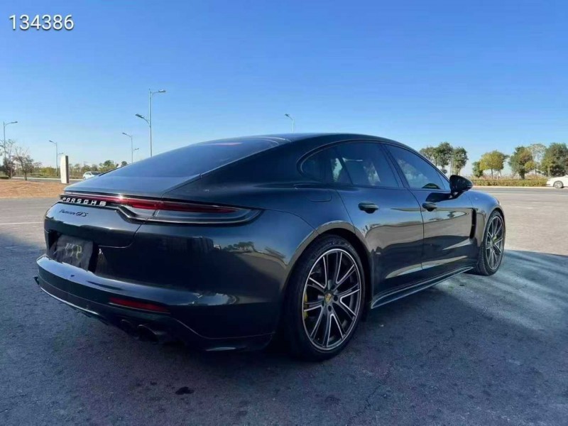 盐城22年保时捷帕拉梅拉9