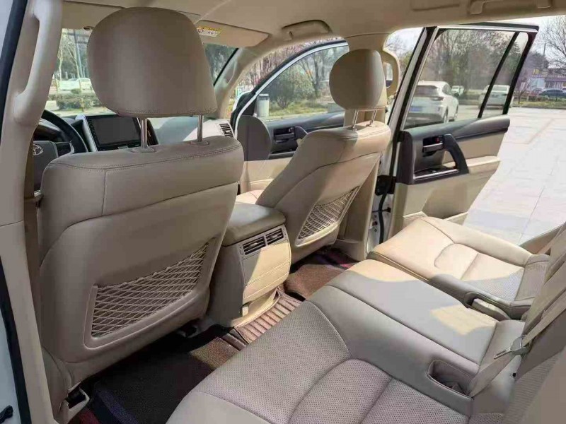 枣庄19年丰田兰德酷路泽5