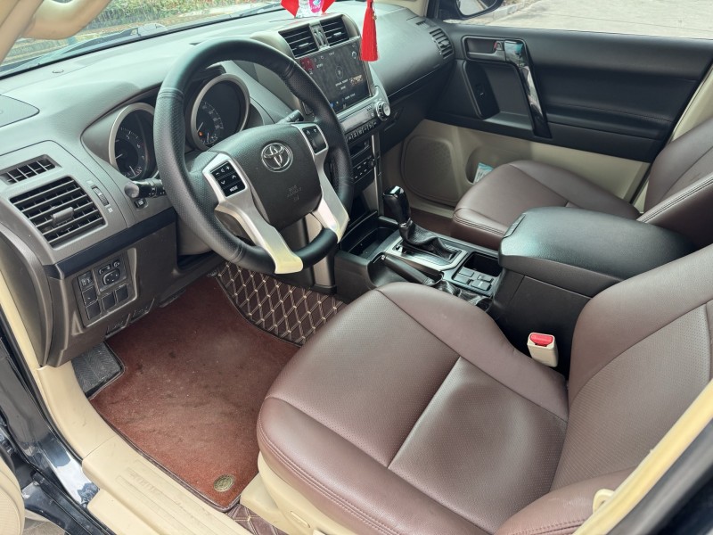 济宁11年丰田普拉多4