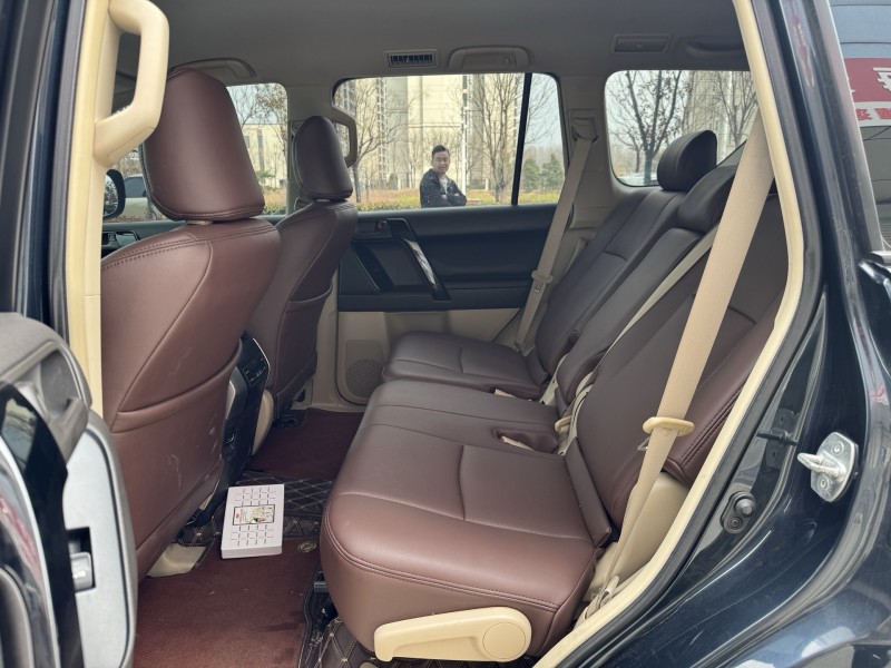 济宁11年丰田普拉多6