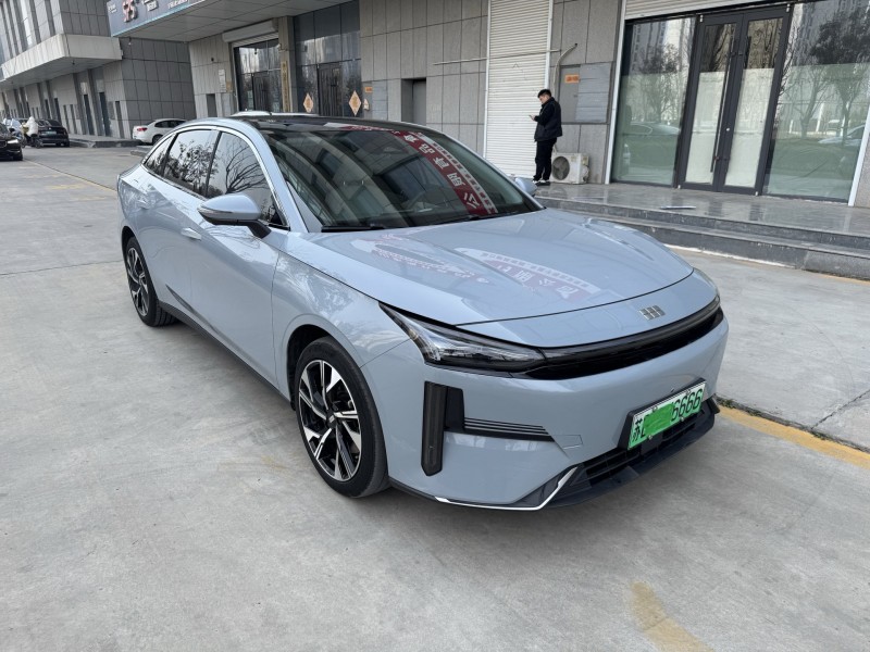 济宁24年吉利银河3