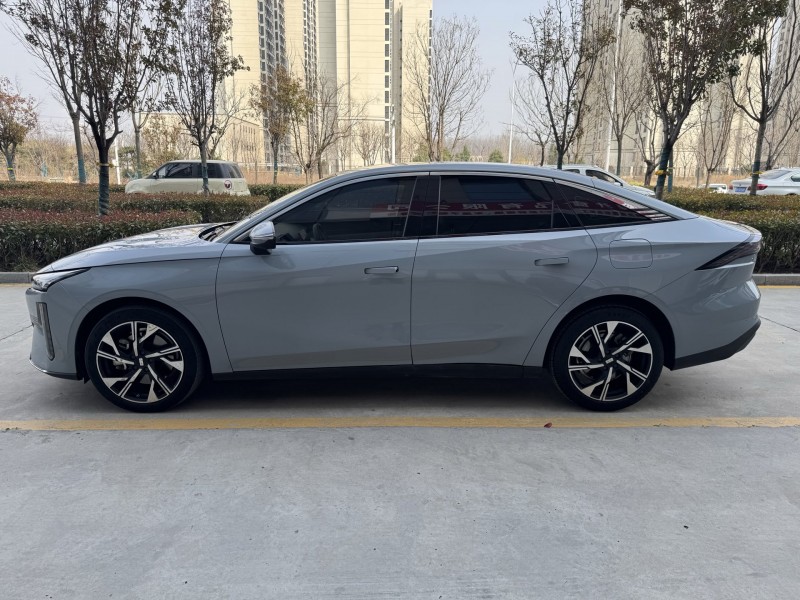 济宁24年吉利银河7