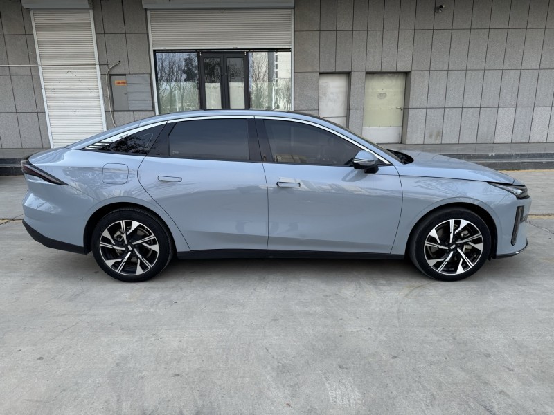 济宁24年吉利银河8