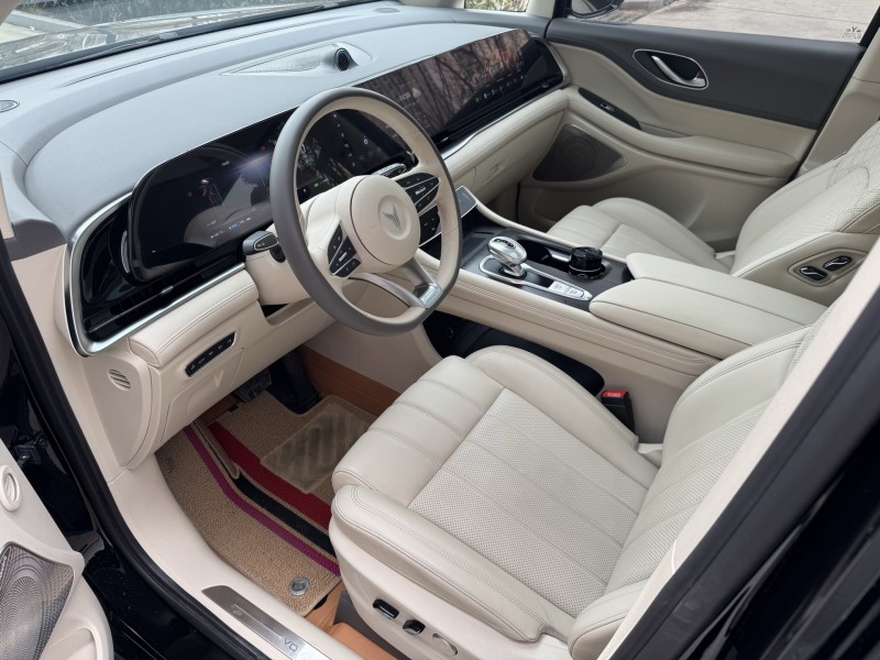 济宁24年岚图汽车梦想家4