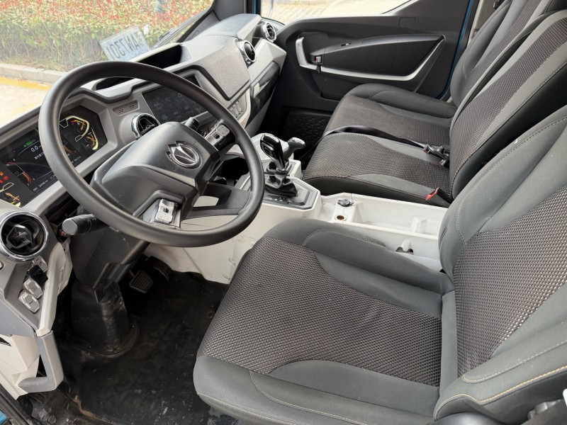 济宁24年飞碟箱货货车4