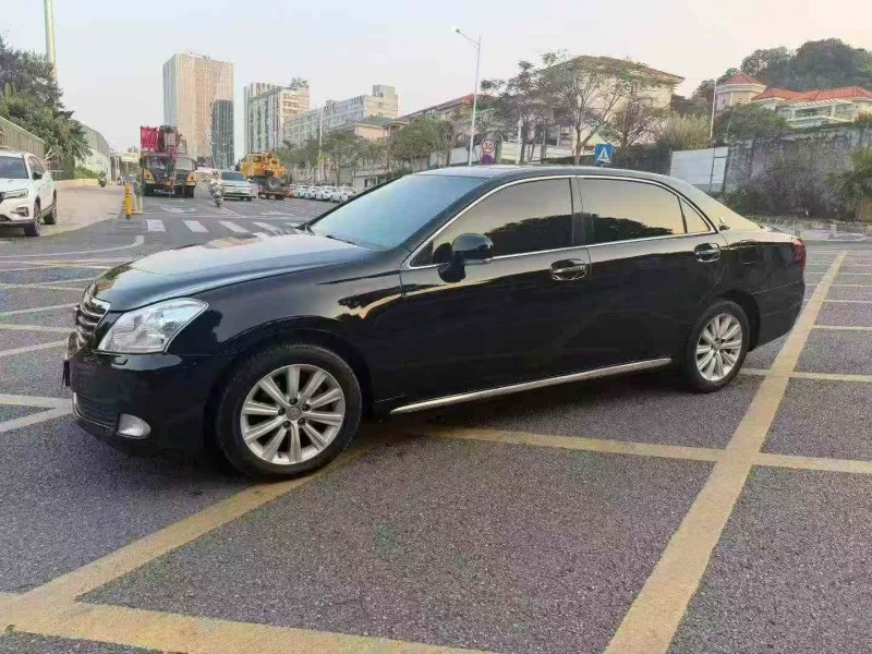 广州11年丰田皇冠3