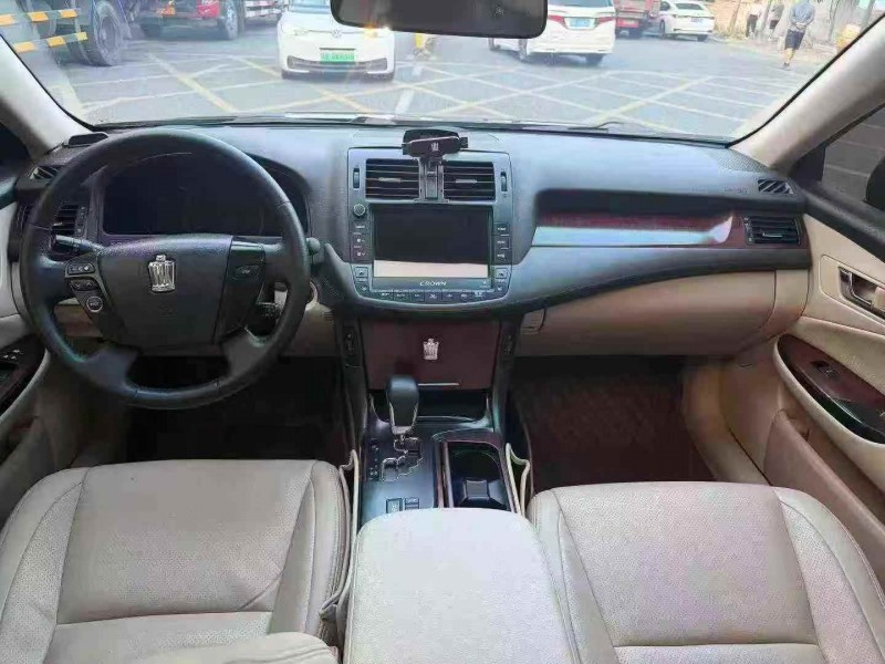 广州11年丰田皇冠5