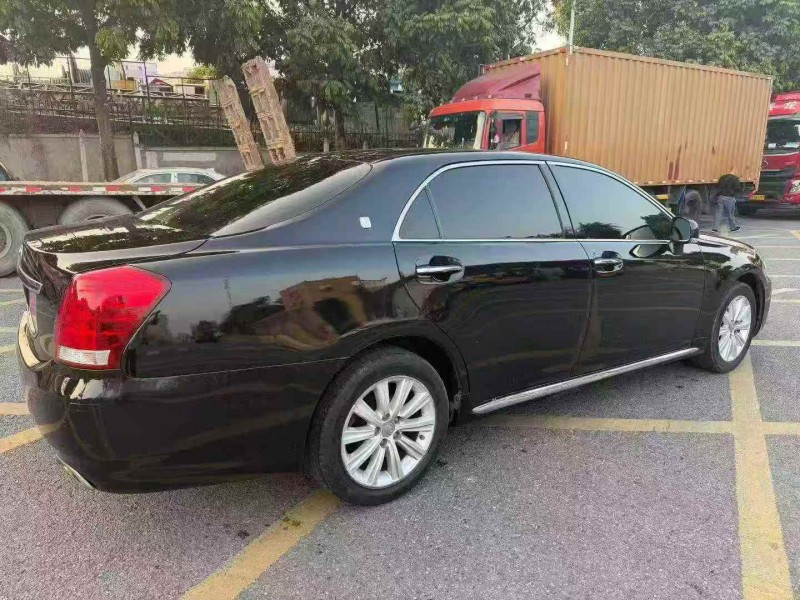 广州11年丰田皇冠7