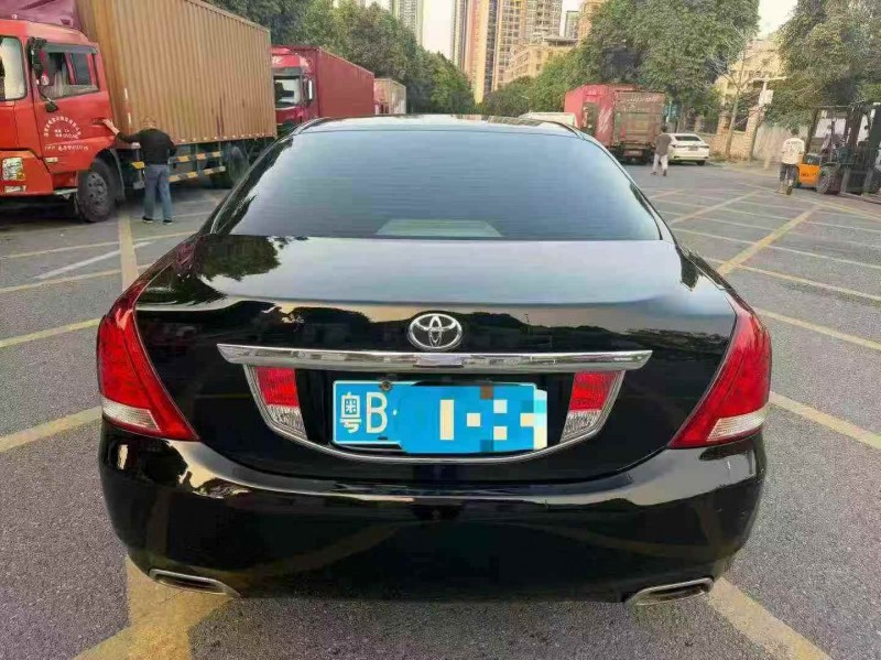 广州11年丰田皇冠9