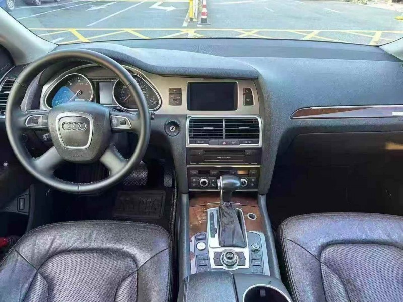 广州12年奥迪Q75