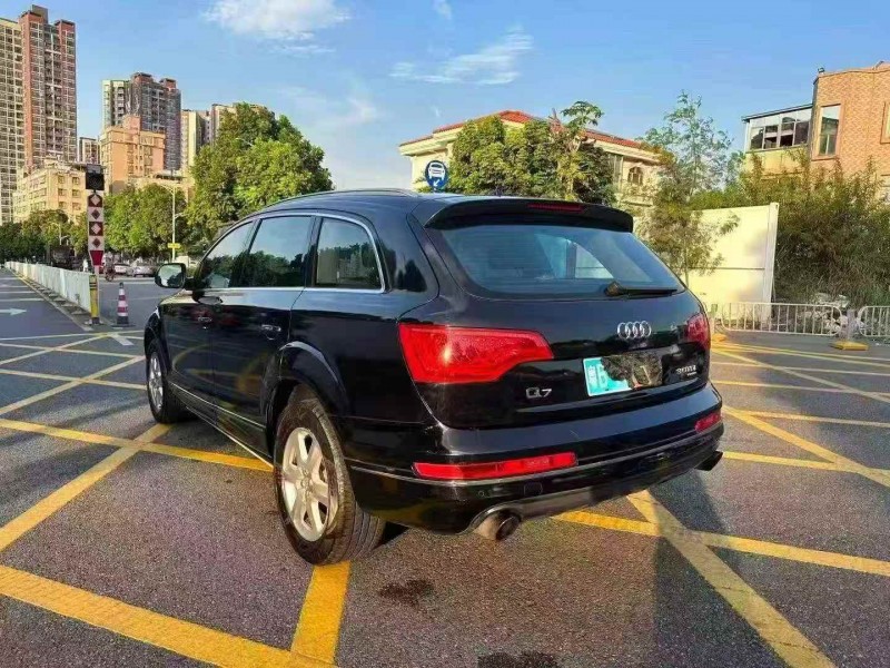 广州12年奥迪Q77