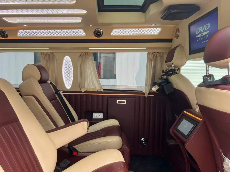 广州17年奔驰威霆6