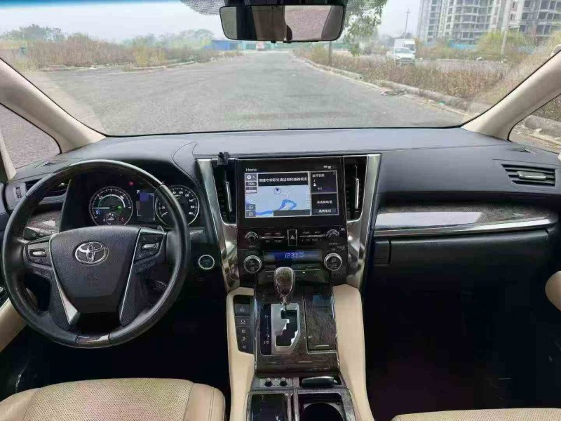 钦州22年丰田威尔法6